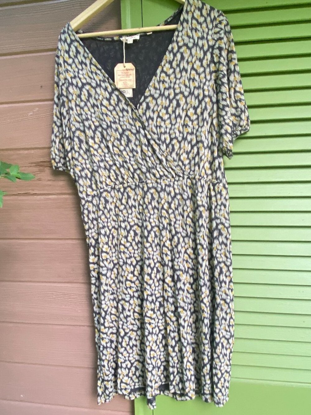 NWT Fatface Abstract Daisies Oversized Rayon Knit Cross Front Dress Size 10 USA